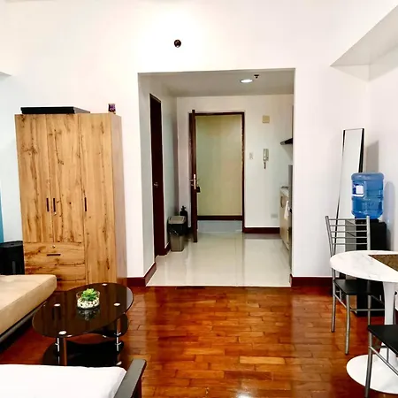 20C Studio Staycation Near Greenbelt